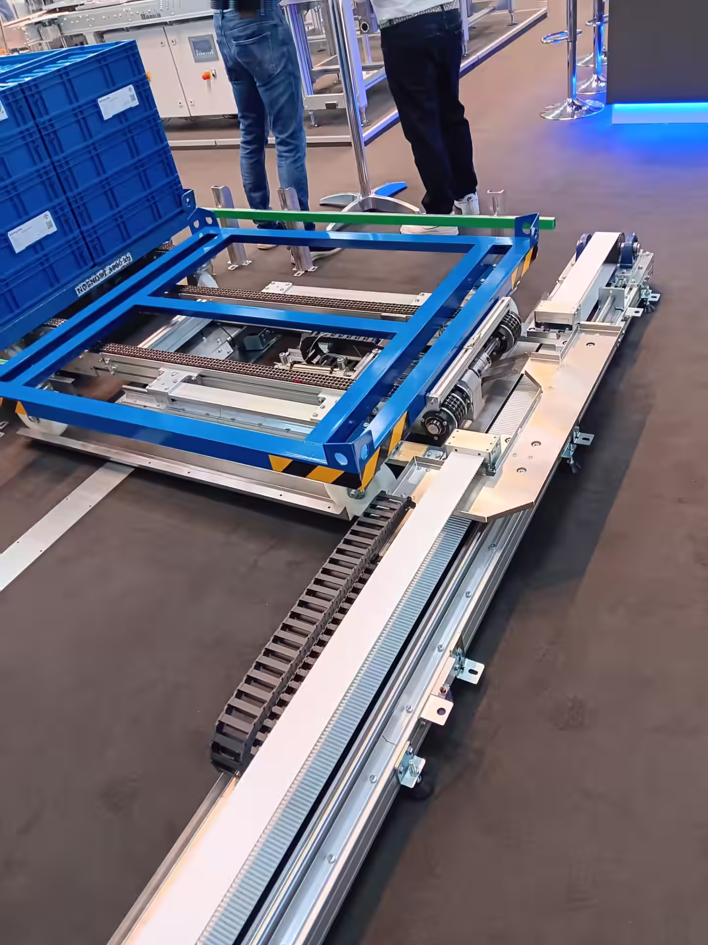 Automatizirani transportni sustav i industrijski pogled u proizvodnji Metal 5